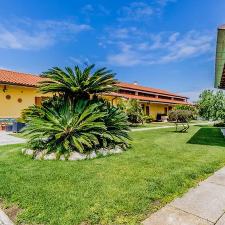 Le Terre Di Bac Bed & Breakfast Borgo Montenero