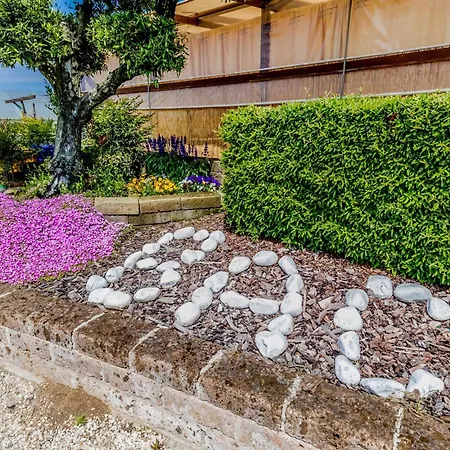 Le Terre Di Bac Bed & Breakfast Borgo Montenero